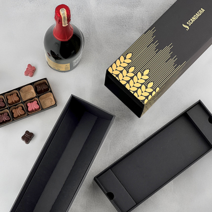 Box with easy-to-open drawers, designed to provide a unique unboxing experience and showcase innovative design.