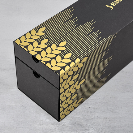 Black corrugated box with gold silk-screen printing, designed to reflect the brand identity and provide a luxurious impression.
