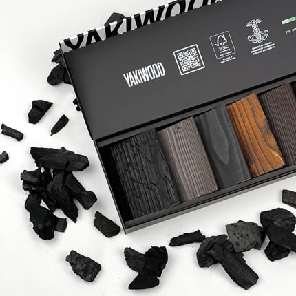Черный ящик для образцов Yakiwood с офсетной печатью снаружи, матовый ламинат, обеспечивающий высококачественный дизайн и долговечность.